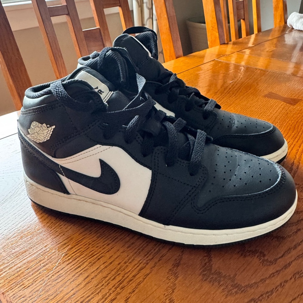 Jordan Black and White Youth Sneakers (7Y)